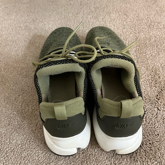 Nike Women’s Gym Shoes size 7 (Olive Green) - Picture 6 of 6